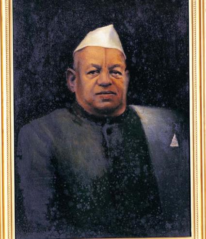 The portrait of M. Ananthasayanam Ayyangar, painted by Vijay Mohan, was unveiled by the then President of India, Shri R. Venkataraman on 9 December 1991.